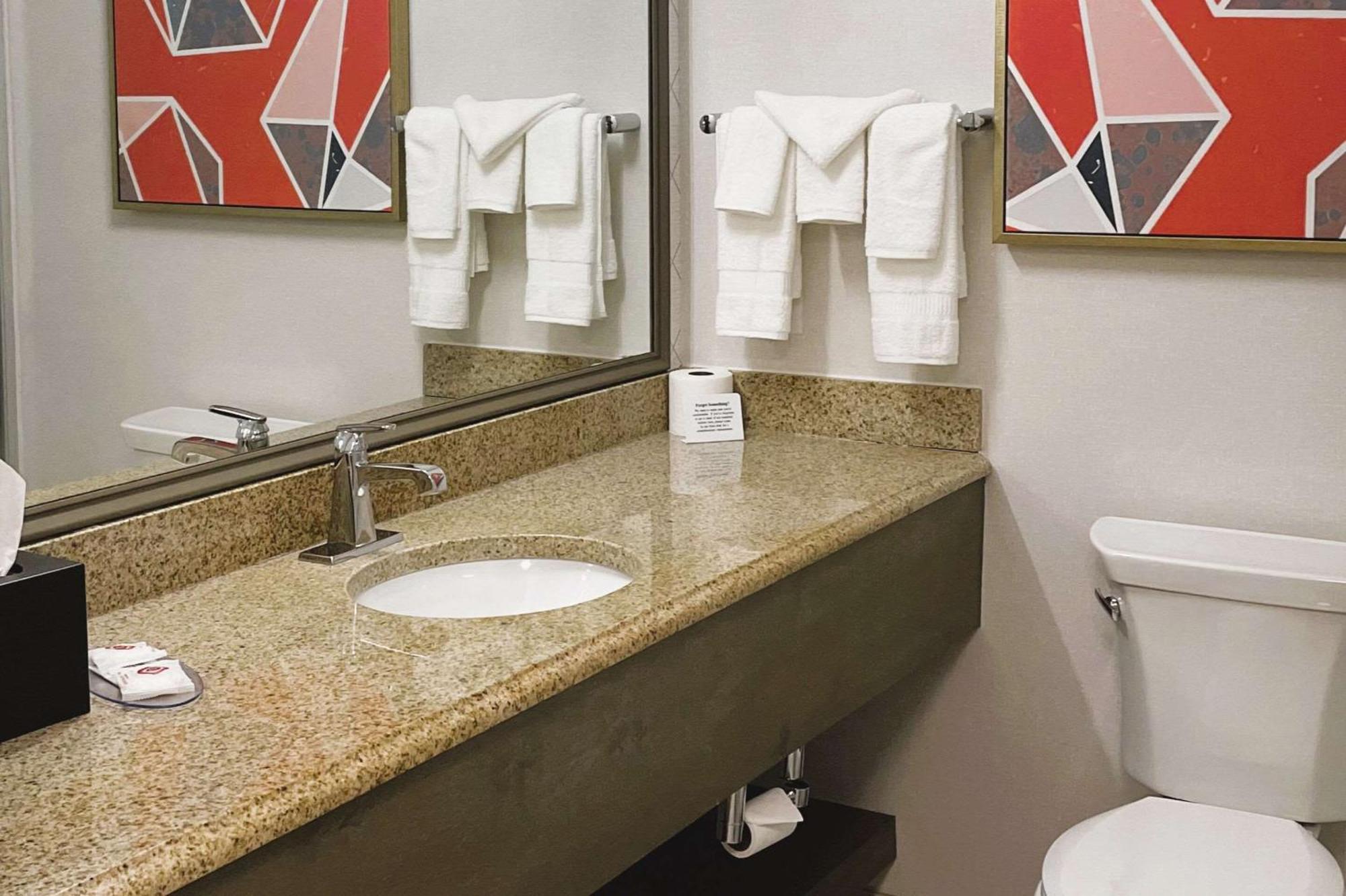 Comfort Inn & Suites Nw Milwaukee Germantown Exteriör bild